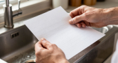 Почему знающие люди кладут бумагу в раковину перед отъездом: хитрость, о которой многие не знают