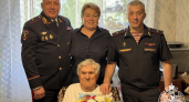 В Коми поздравили с 97-летием ветерана ВОВ и подполковника милиции Вячеслава Истомина